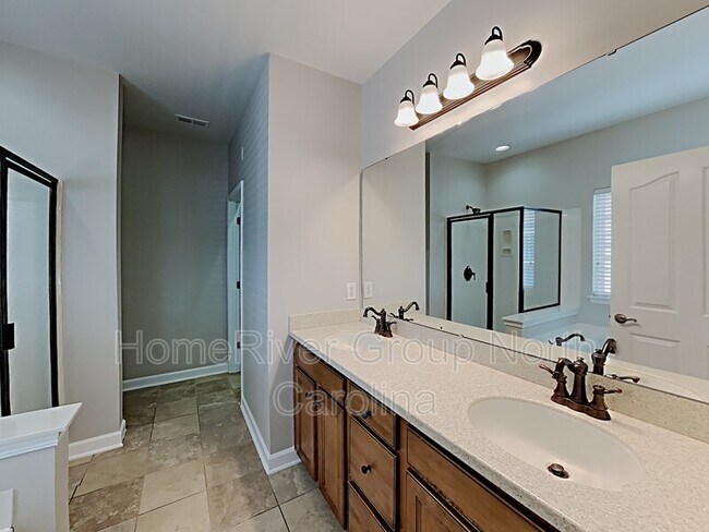 Foto del edificio - 5011 Fountainbrook Dr