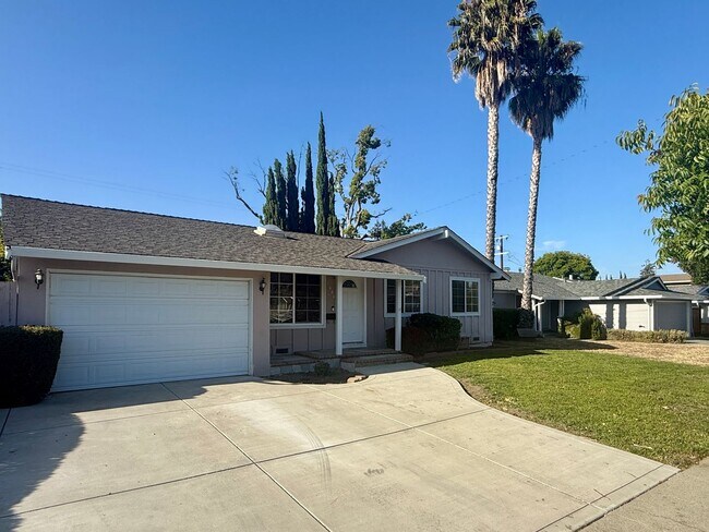Foto del edificio - Must See Sharp 3 Bedroom 2 Bath Home in West San Jose