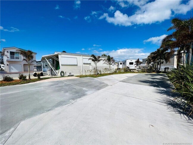Building Photo - 1307 Nettles Blvd