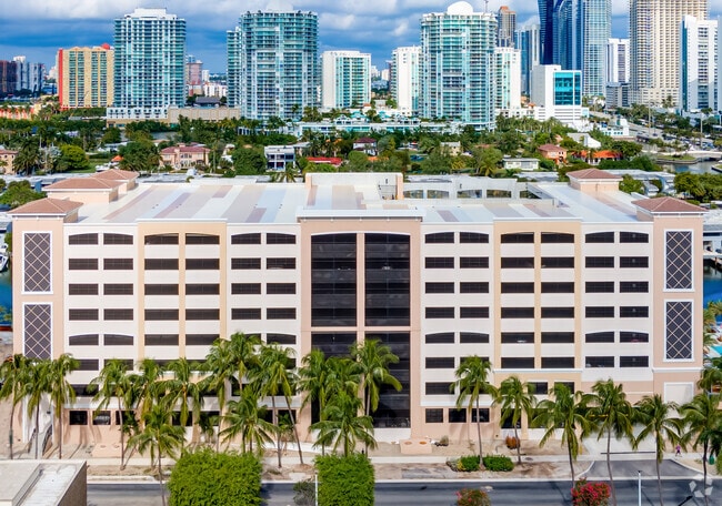 Building Photo - Marina del Mar