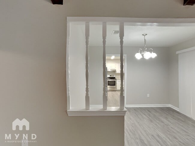 Building Photo - 5867 Willow Springs Dr