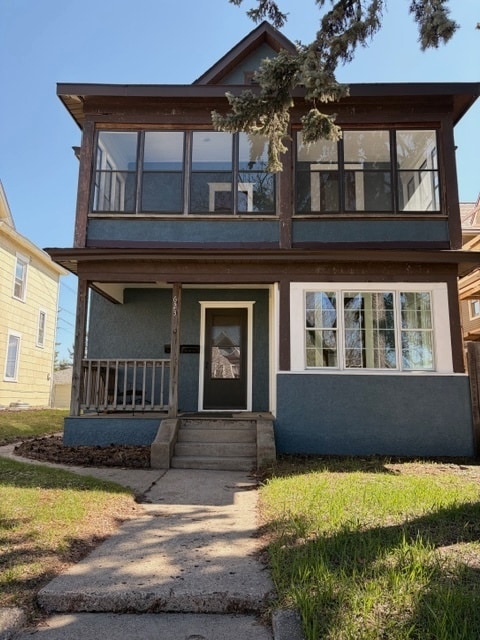 This is a classic up/down duplex. - 623 Pierce St NE