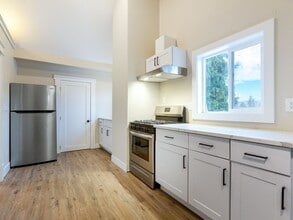 Building Photo - 4215 N Colonial Ave