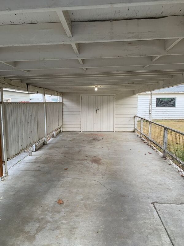 Building Photo - 1006 Van Giesen St