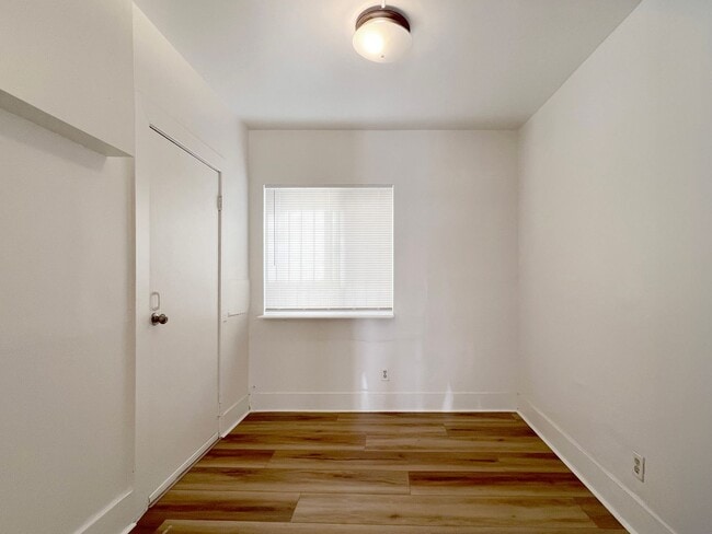 Building Photo - LB1238