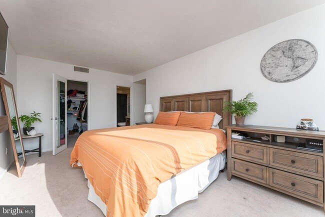 Foto del edificio - 6301 Stevenson Ave