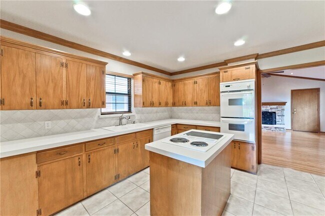 Building Photo - 6155 Monticello Ave