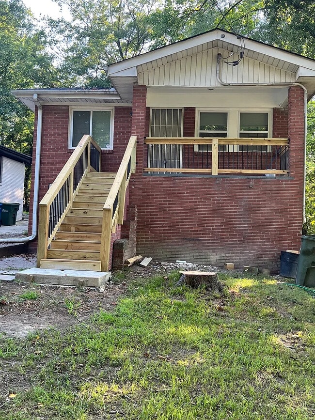 Building Photo - Room in House on Spellman St NW