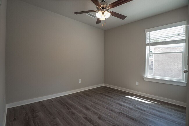 Foto del edificio - Bed 2 Bath Home!!