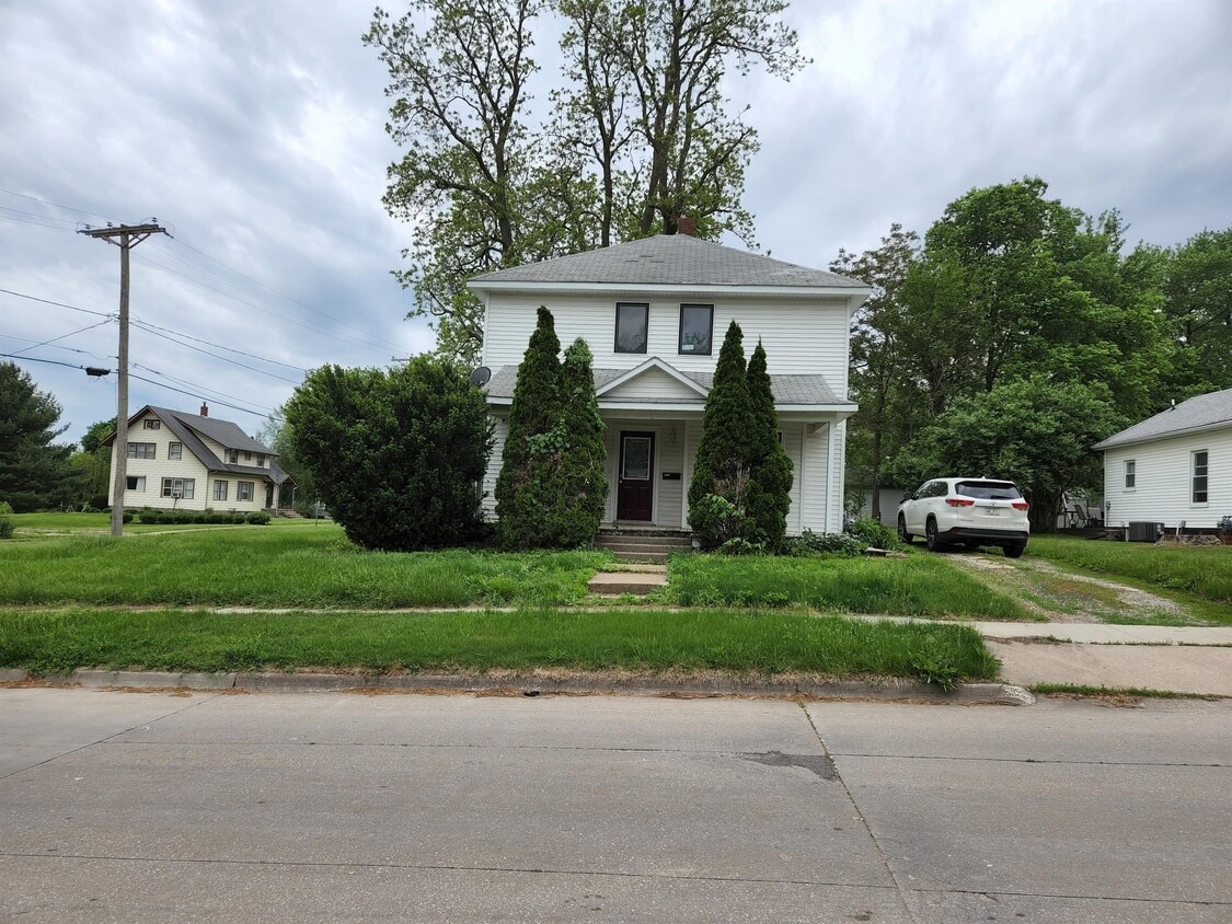 614 S Kent St, Knoxville, IA 50138 House Rental in Knoxville, IA