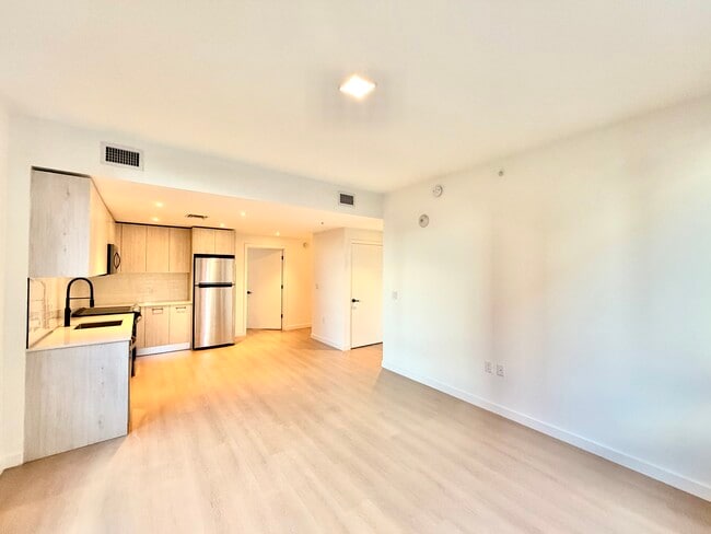 Building Photo - 107 NW 32nd St