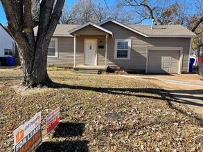 Building Photo - 706 Tollie Dr