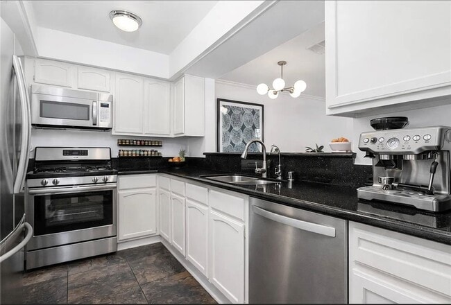 Building Photo - 2480 Penmar Ave