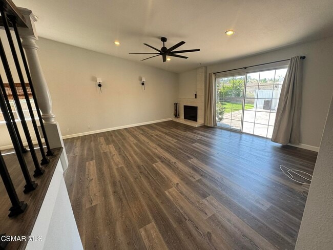 Foto del edificio - 717 N Hudspeth Ave
