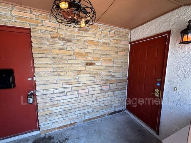 Foto del edificio - 517 Carambola Ave