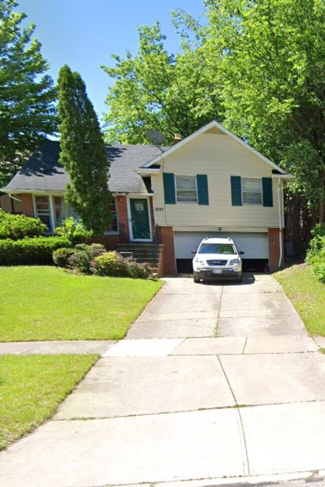 Building Photo - 1099 Woodview Rd