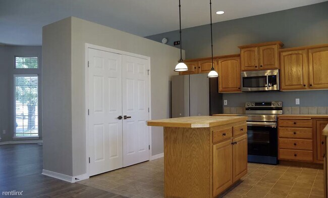 Foto del edificio - 3 br, 2 bath House - 2123 South Rushmore Way