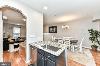 Building Photo - 5102 Donovan Dr