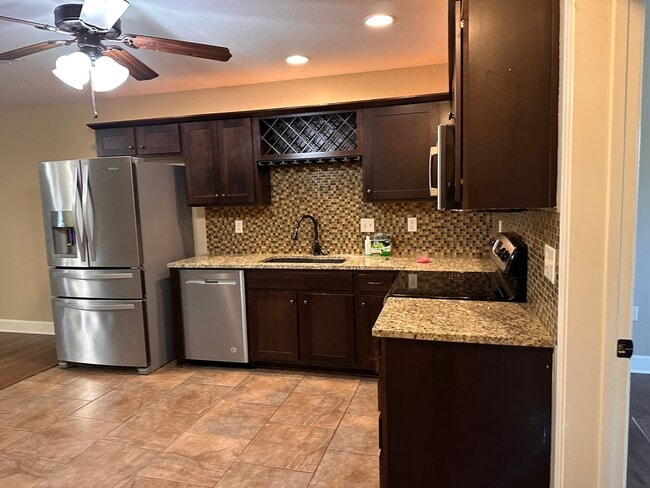 Building Photo - 12310 Hunter Dr