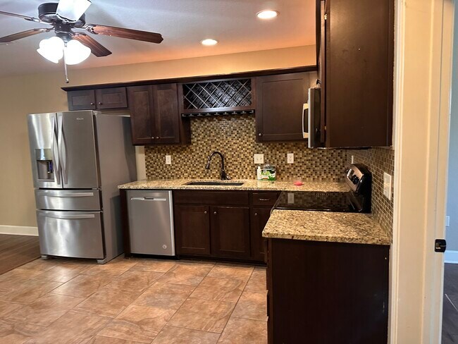 Foto del edificio - 12310 Hunter Dr