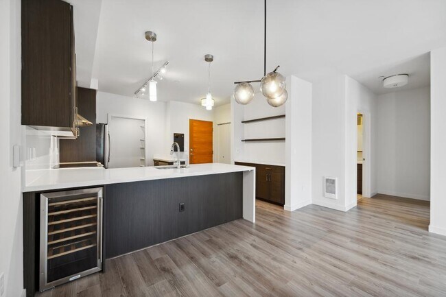 Building Photo - Vik Condos - 1 bedroom