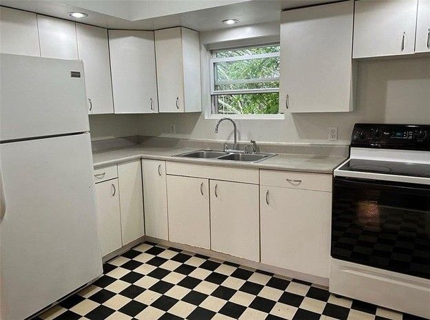 Kitchen - 300 Penn Ave