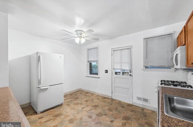 Building Photo - 1656 Yakona Rd