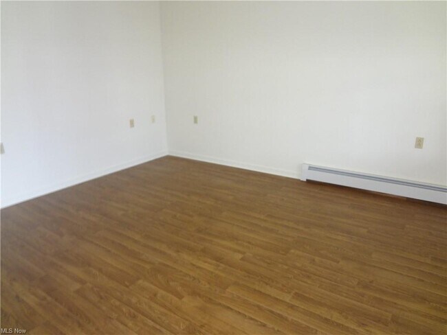 Building Photo - 204 Independent Dr