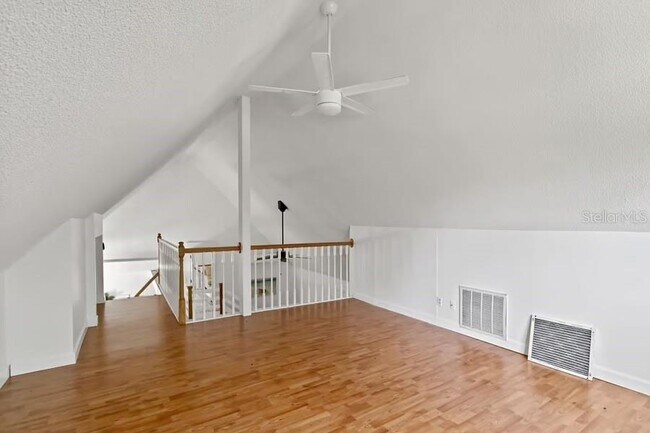 Foto del edificio - 7447 Hawkins Rd