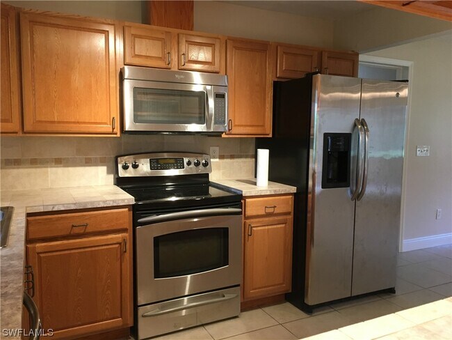 Foto del edificio - 802 SE 32nd St