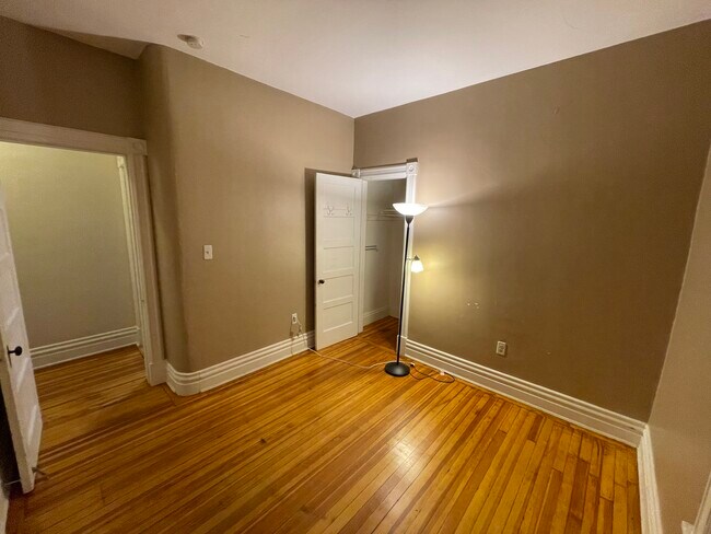 Middle bedroom - 9 Hawthorne Ave