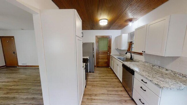 Foto del edificio - 1514 Golden Ave