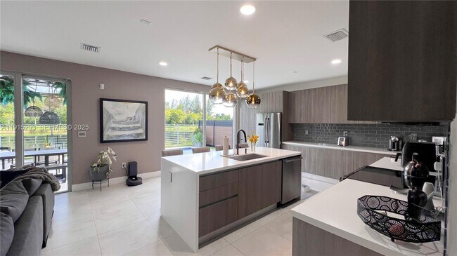 Foto del edificio - 6761 NW 103rd Ave