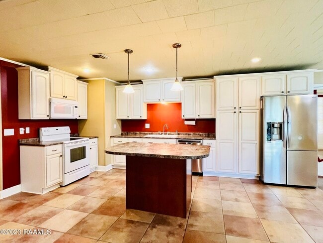 Building Photo - 120 Burrow Dr
