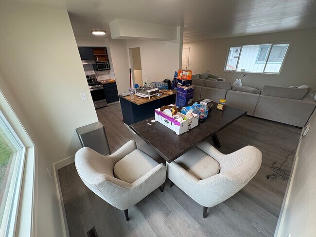 Foto del edificio - 4 bed 3 Bath Near Downtown CDA