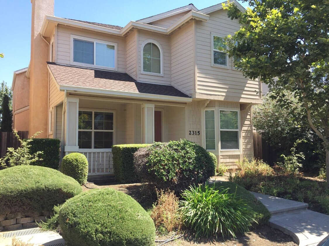 Foto principal - West Davis 5 bedroom and 2.5 bathroom home