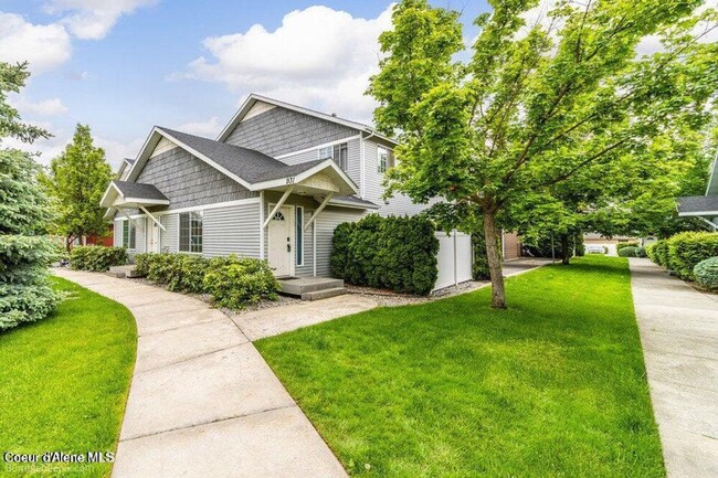 Building Photo - Beautiful Updated 3 Bedroom Condo with A/C, Garage & Fireplace in Forsythia Place!