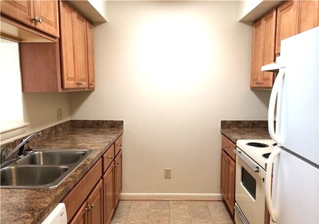 Foto del edificio - 2 bedroom/1.5 bathroom- The Midlands