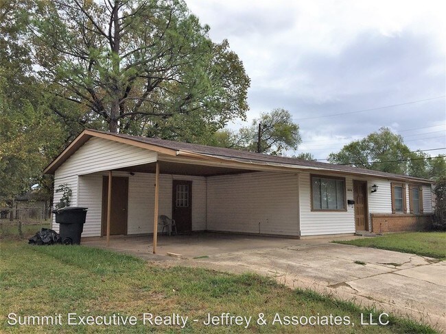 Building Photo - 2824 Rebel Dr