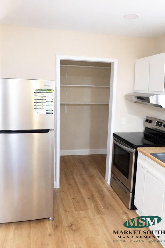 Building Photo - NEWLY RENOVATED SPACIOUS HOME