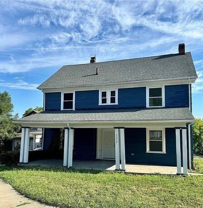 Acera - 2228 Wayne Ave