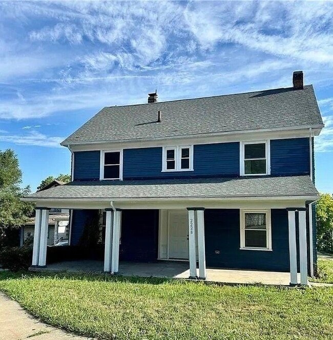 Curbside - 2228 Wayne Ave
