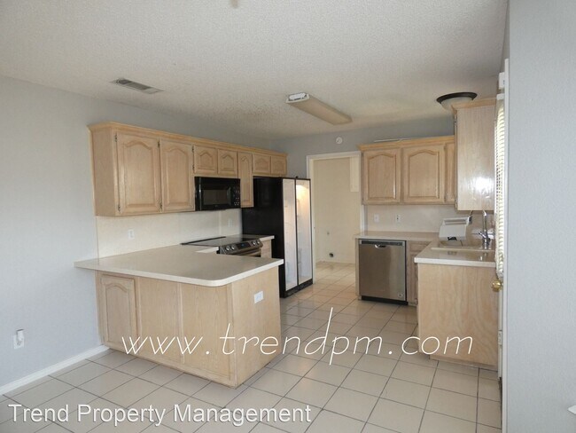 Building Photo - 3 br, 2.5 bath House - 979 Meadow Circle N.