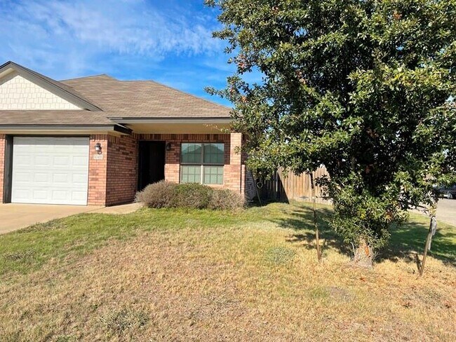 Building Photo - 504 Karey Dr