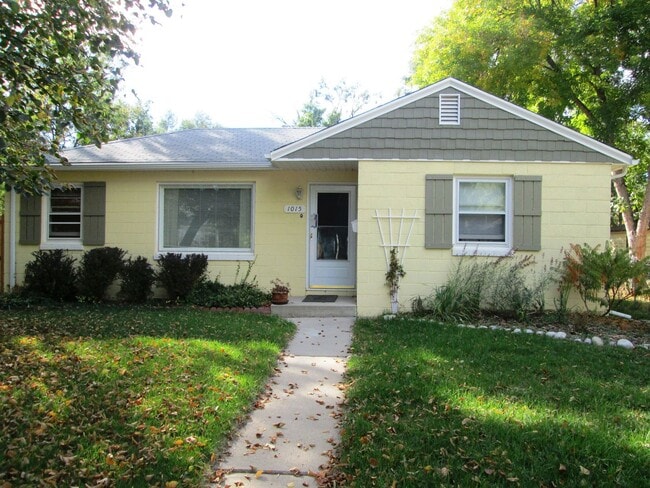 Cozy 2 bedroom house near old town Longmont! - Cozy 2 bedroom house near old town Longmont!