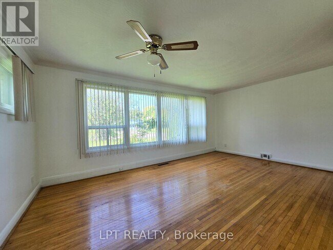 Photo du bâtiment - 71 Deerfield Rd