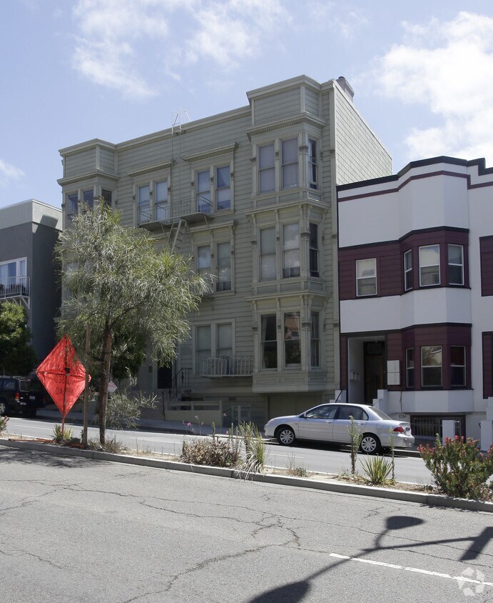Building Photo - 925 Guerrero St