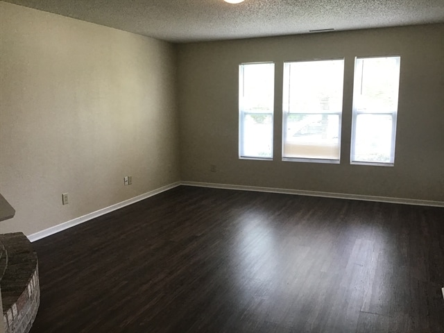 Foto del edificio - 14438 Banister Dr