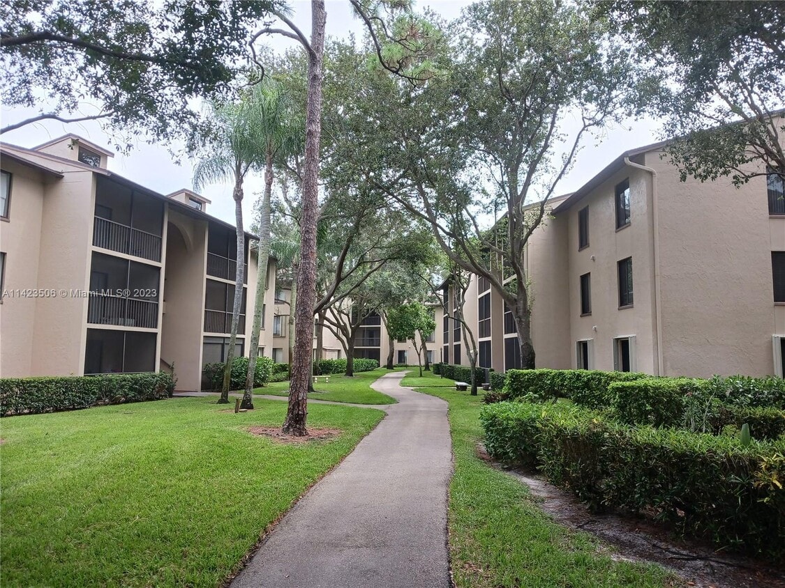 205 Foxtail Dr Unit B1, Greenacres, FL 33415 Condo for Rent in Greenacres, FL