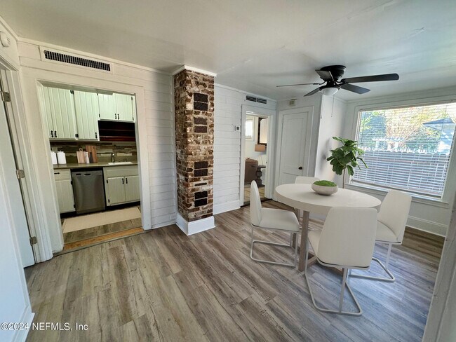 Foto del edificio - 1457 Challen Ave